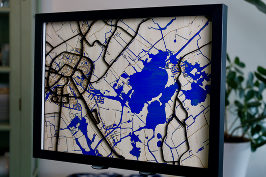 Houten 3D Kaart van Sneek en Sneekermeer met Glasplaat