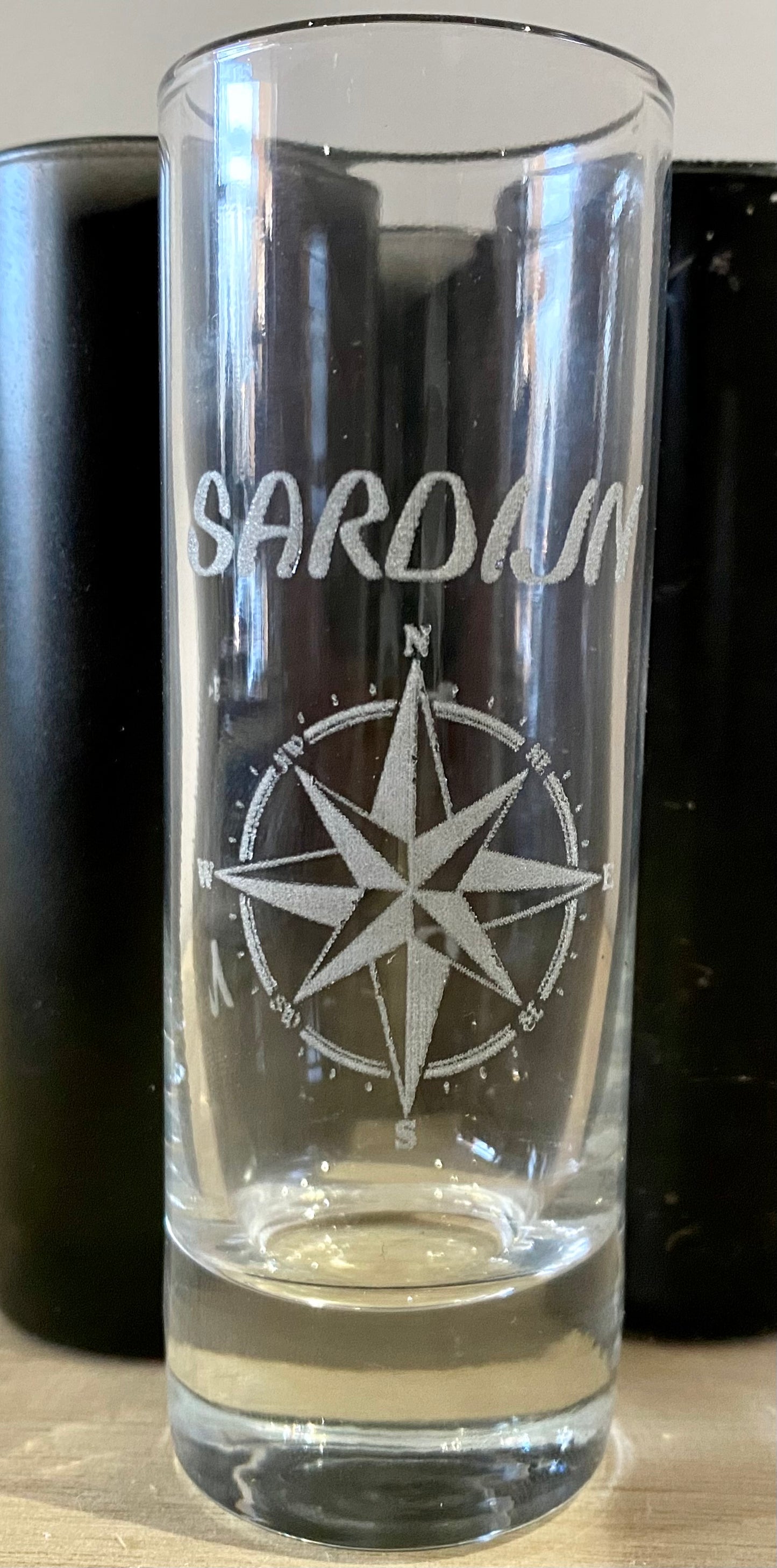 Schnapsglas-Set mit Holzbox, personalisiert.