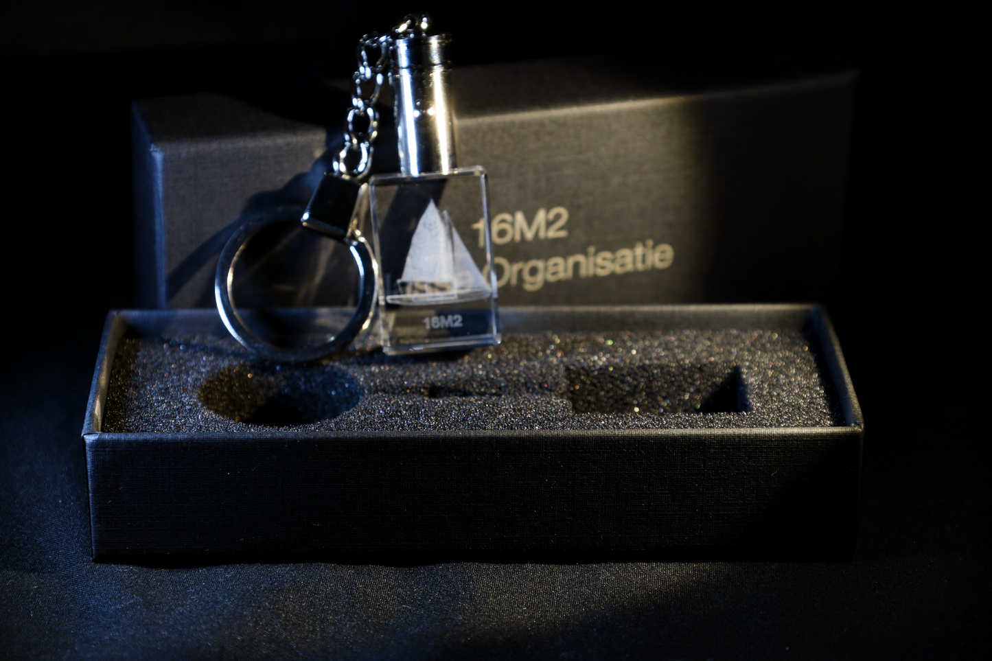 Kristal Sleutelhanger met 3D Gravure 16M2 met jouw eigen zeilnummer