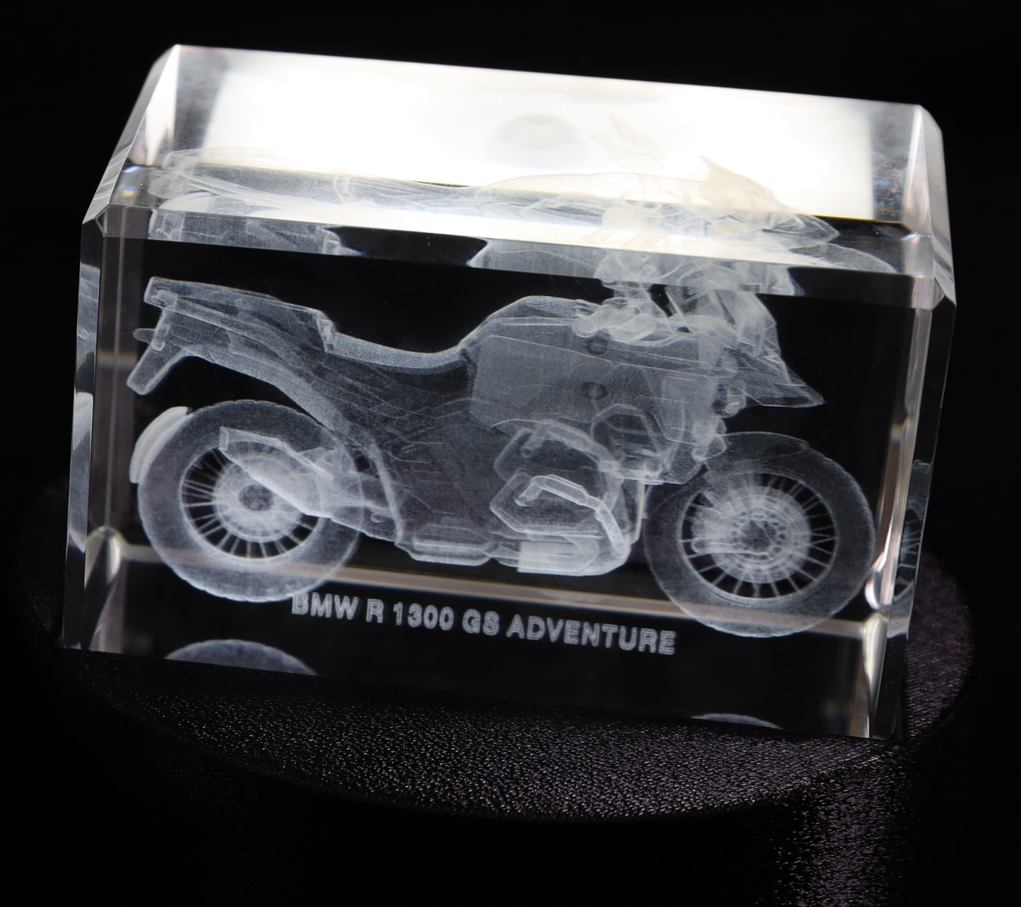 K9 Kristal met 3D Gravure BMW R 1300 GS Adventure Motor – 50 × 50 × 80 mm