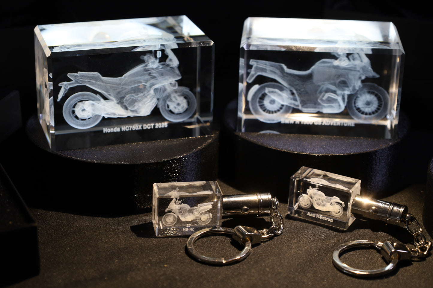 K9 Kristal met 3D Gravure BMW R 1300 GS Adventure Motor – 50 × 50 × 80 mm