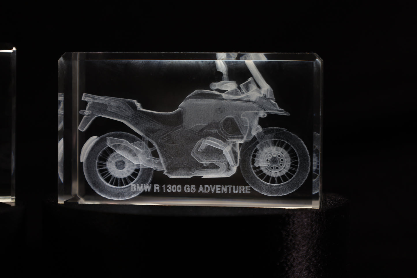 K9 Kristal met 3D Gravure Honda Motor – 50 × 50 × 80 mm