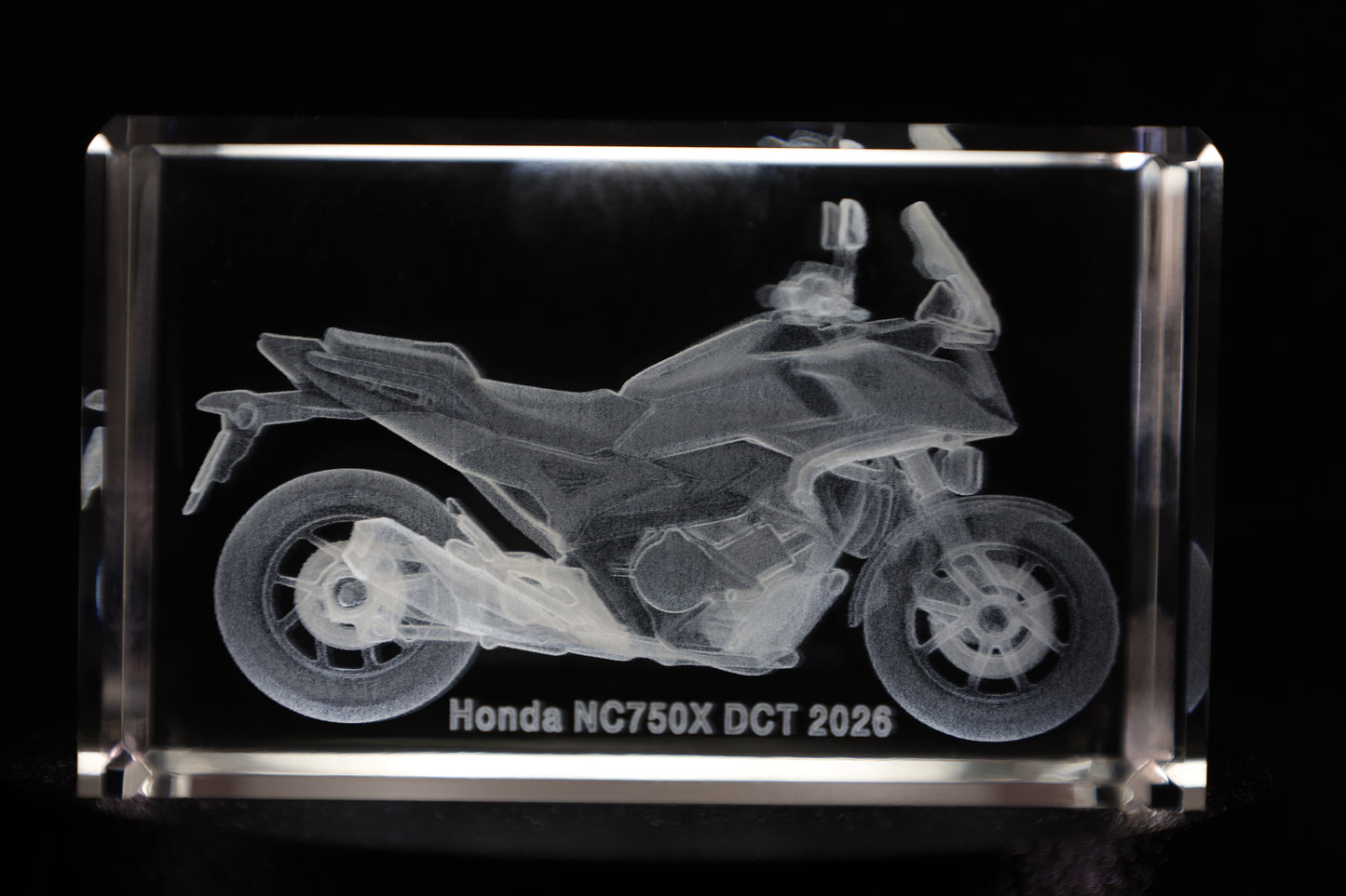 K9 Kristal met 3D Gravure Honda Motor – 50 × 50 × 80 mm