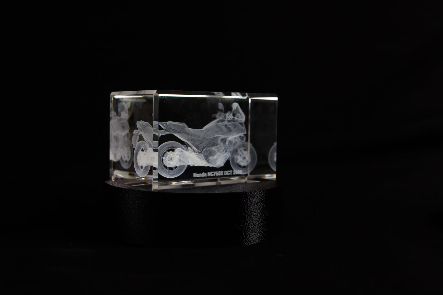 K9 Kristal met 3D Gravure Honda Motor – 50 × 50 × 80 mm