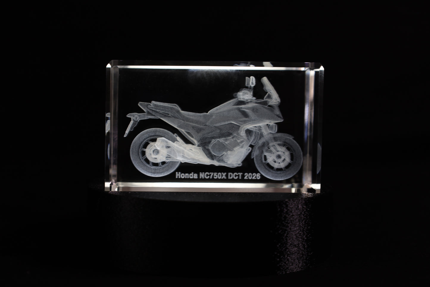 K9 Kristal met 3D Gravure Honda Motor – 50 × 50 × 80 mm