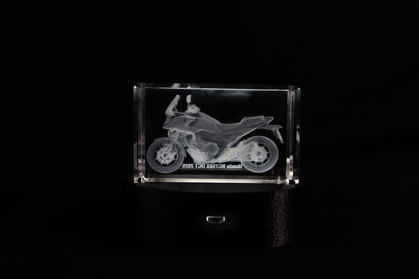 K9 Kristal met 3D Gravure Honda Motor – 50 × 50 × 80 mm