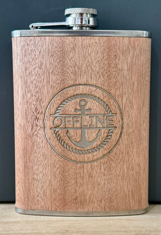 Flask met houtlook en gegraveerde scheepsnaam