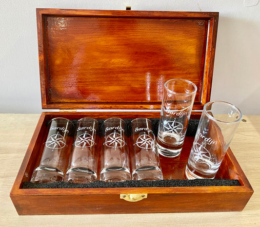Shotglas set met houten doos, gepersonaliseerd.