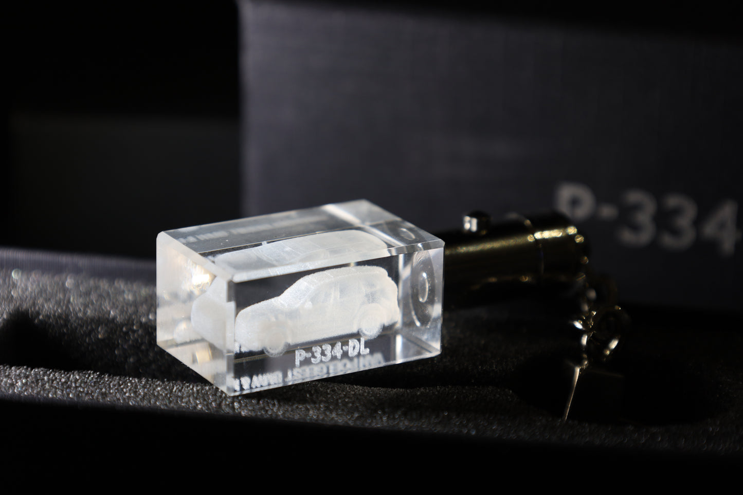 Kristall-Schlüsselanhänger mit 3D-Gravur Ihres Motorrads oder Autos