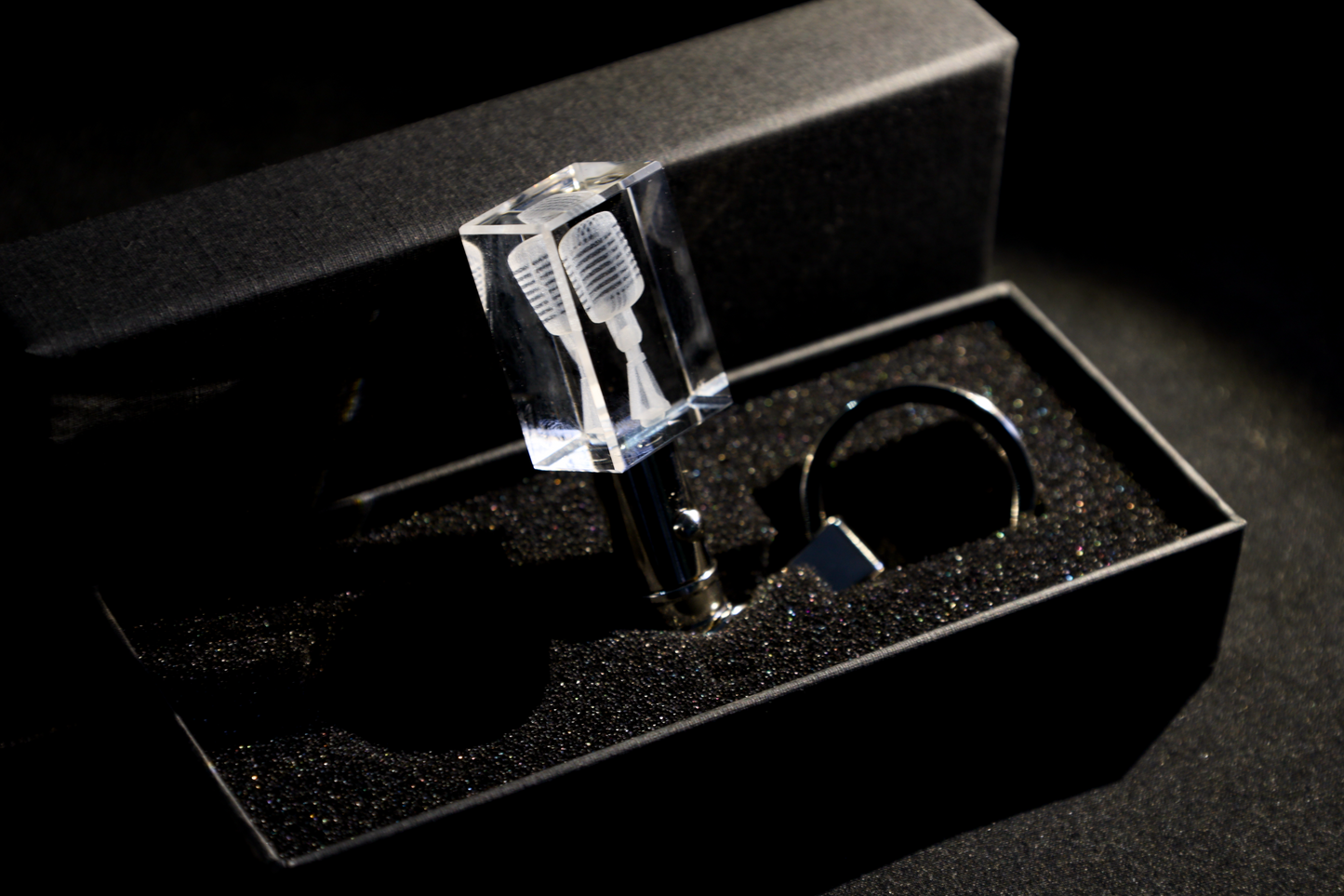 Sleutelhanger Vintage Microfoon – 3D miniatuur met jouw eigen gravure