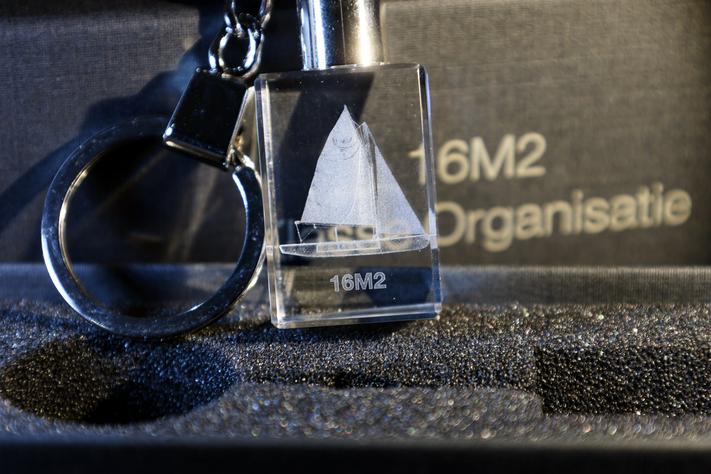 Kristal Sleutelhanger met 3D Gravure 16M2 met jouw eigen zeilnummer