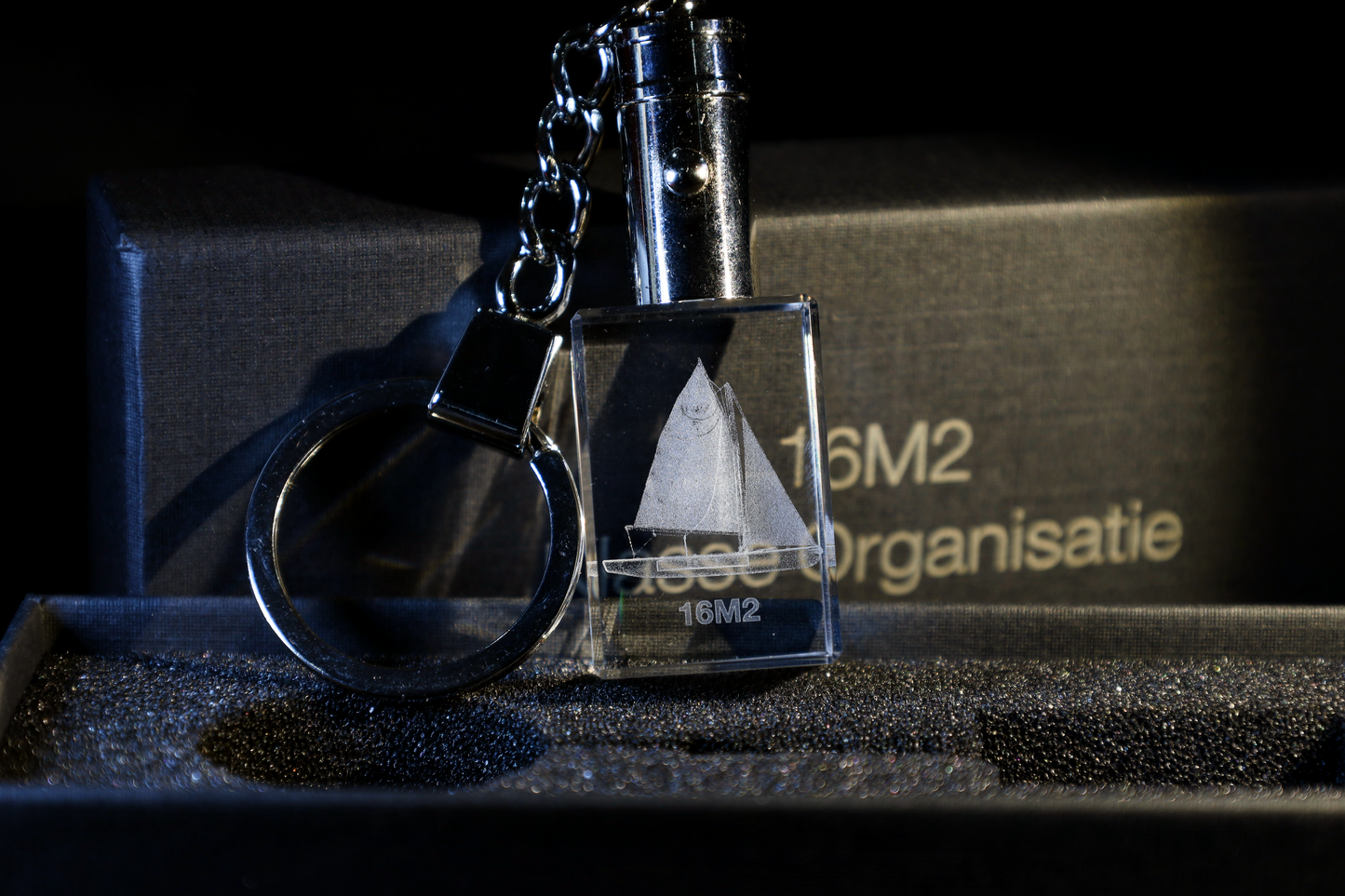 Kristal Sleutelhanger met 3D Gravure 16M2 met jouw eigen zeilnummer