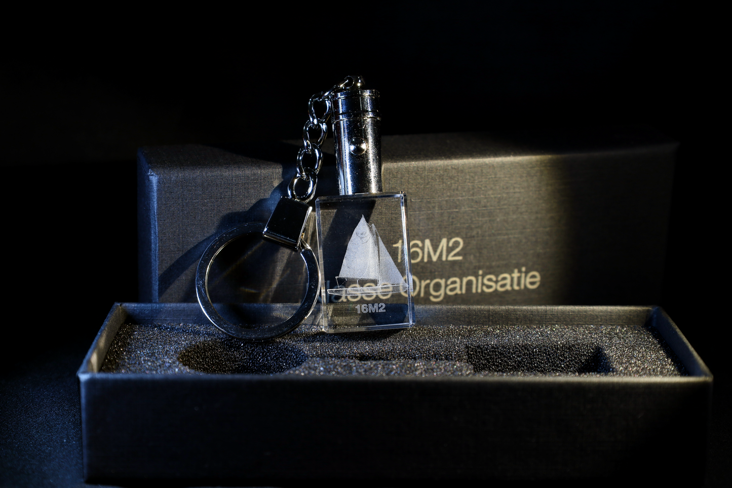 Kristal Sleutelhanger met 3D Gravure 16M2 met jouw eigen zeilnummer