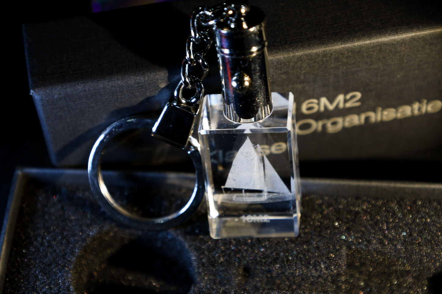 Kristal Sleutelhanger met 3D Gravure 16M2 met jouw eigen zeilnummer