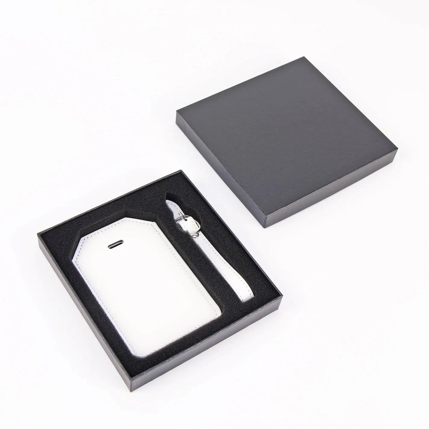 Luxe Reiskofferlabel met Privacyklep Wit (inclusief 2 kanten graveren!)