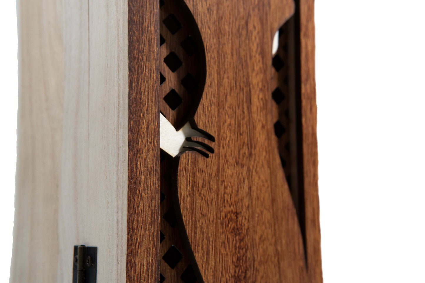 Wijnkistje, vrouw met glas wijn uitsnede