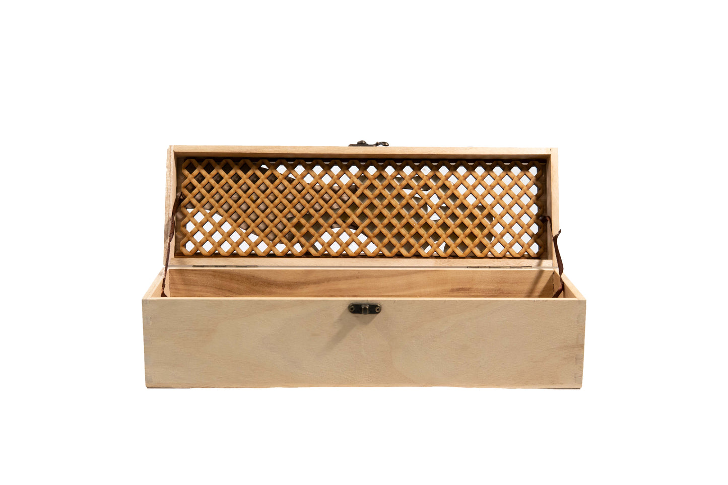 Wijnkistje, vrouw met glas wijn uitsnede