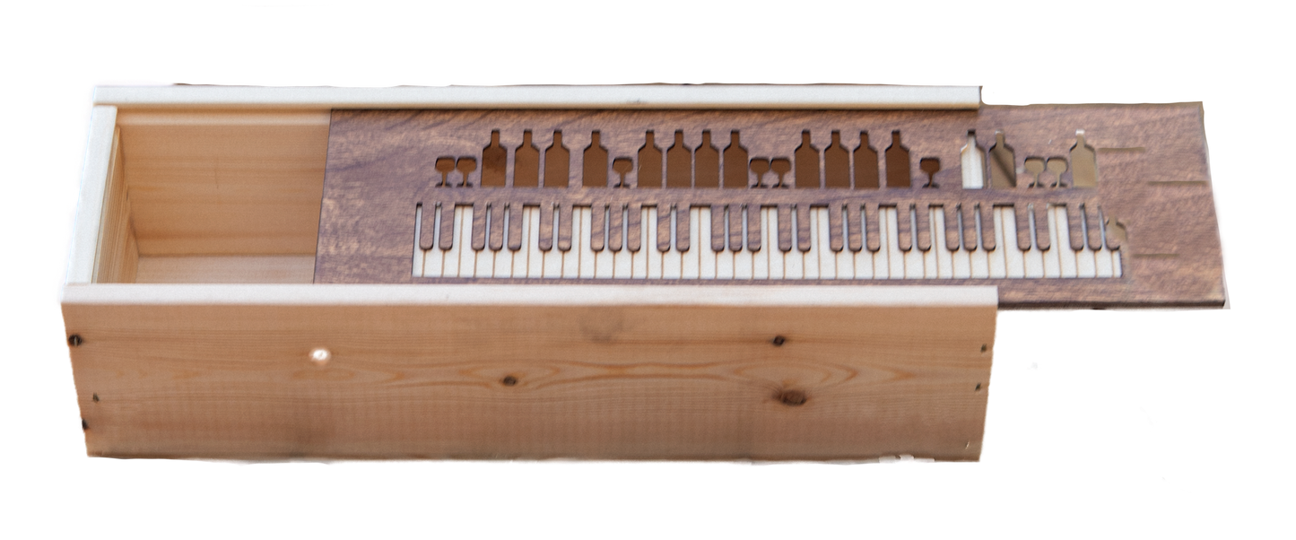 Wijnkistje met piano uitsnede